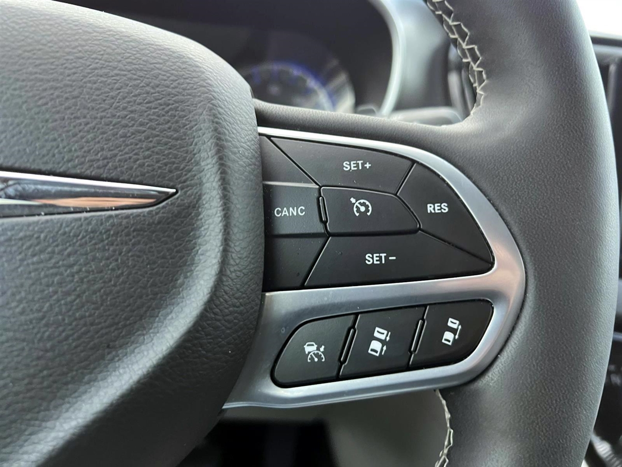 Chrysler Pacifica Touring L FWD 2024