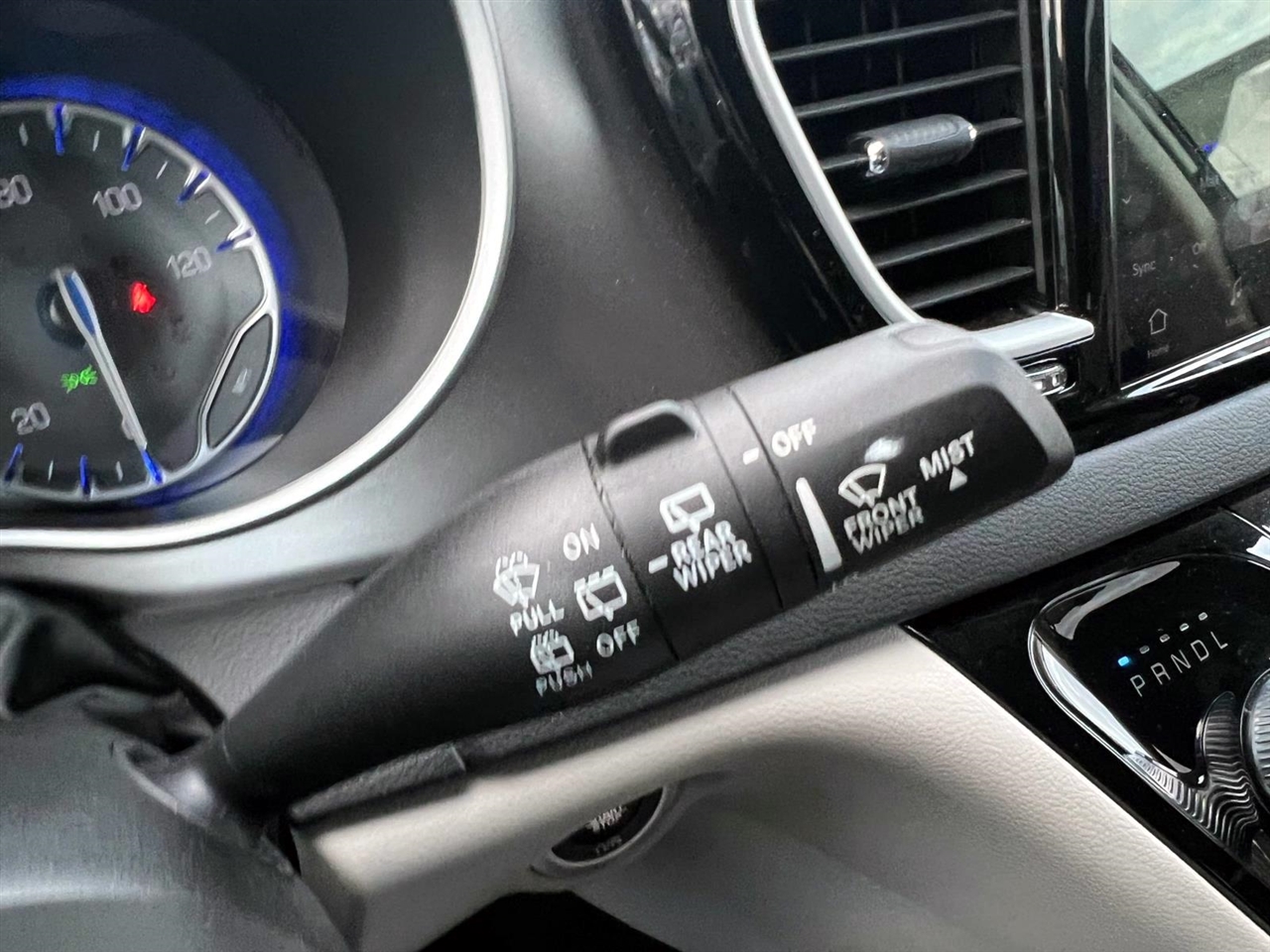 Chrysler Pacifica Touring L FWD 2024