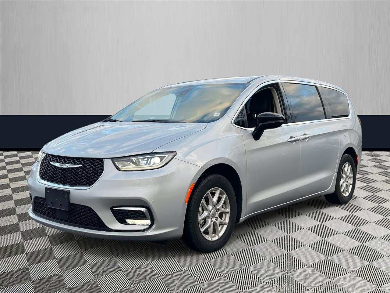 Chrysler Pacifica Touring L FWD 2024