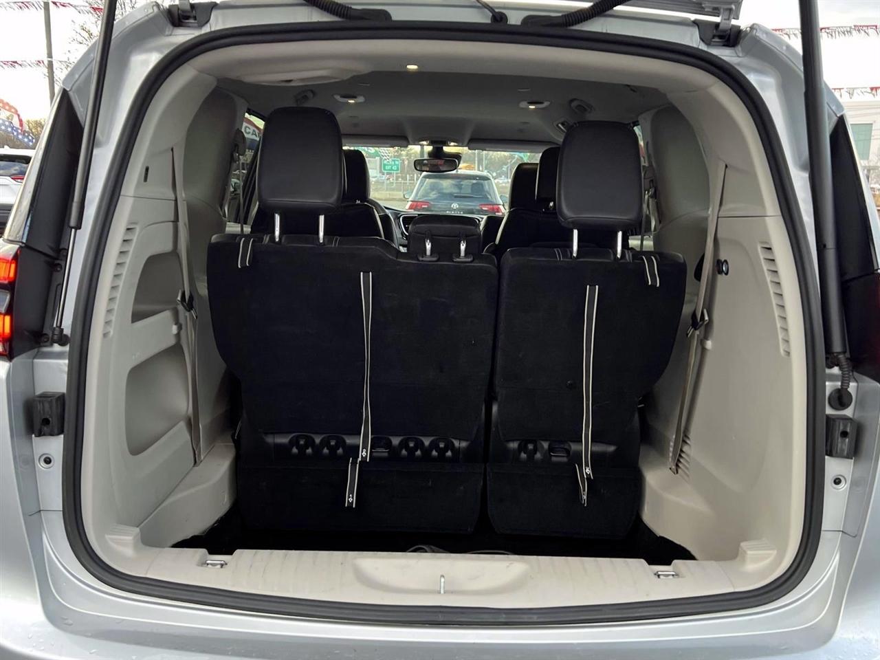 Chrysler Pacifica Touring L FWD 2024