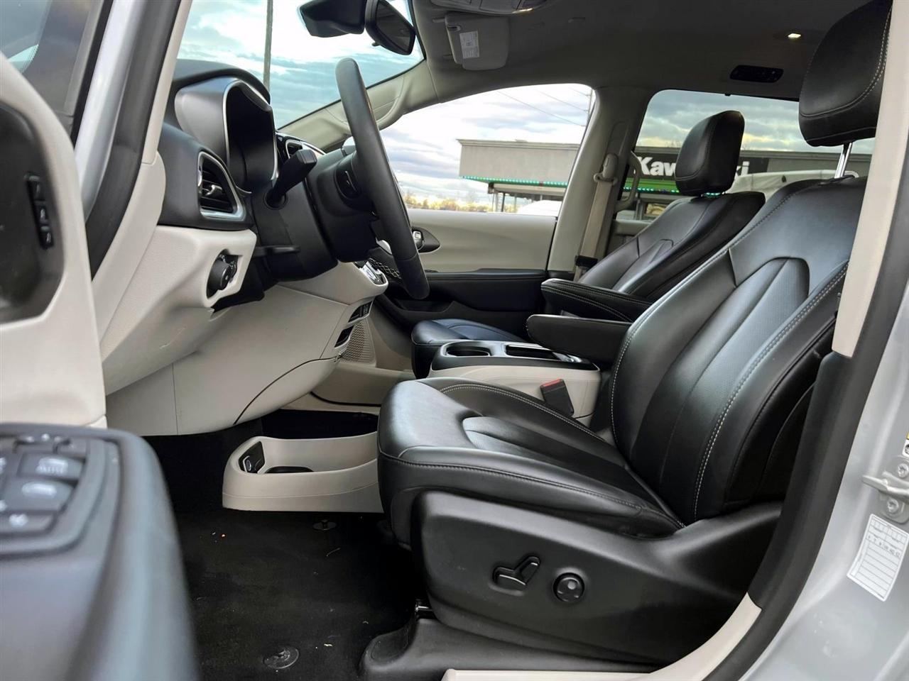 Chrysler Pacifica Touring L FWD 2024