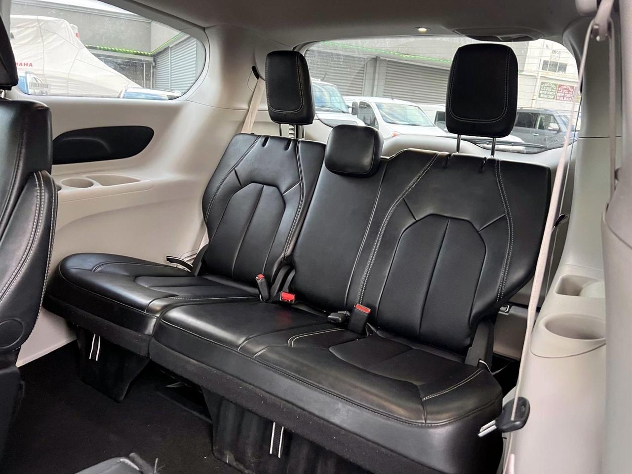 Chrysler Pacifica Touring L FWD 2024