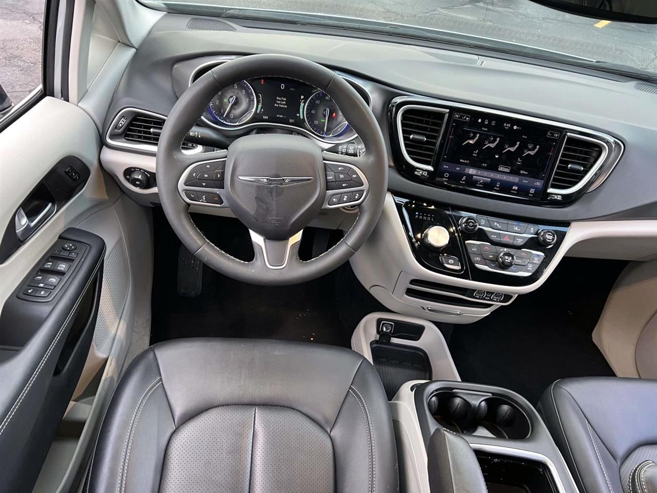 Chrysler Pacifica Touring L FWD 2024