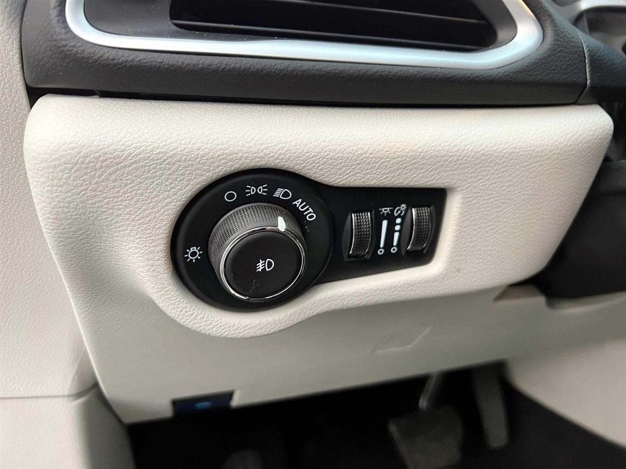 Chrysler Pacifica Touring L FWD 2024