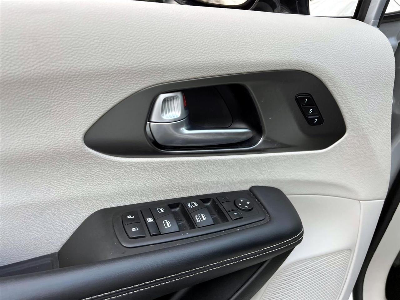 Chrysler Pacifica Touring L FWD 2024