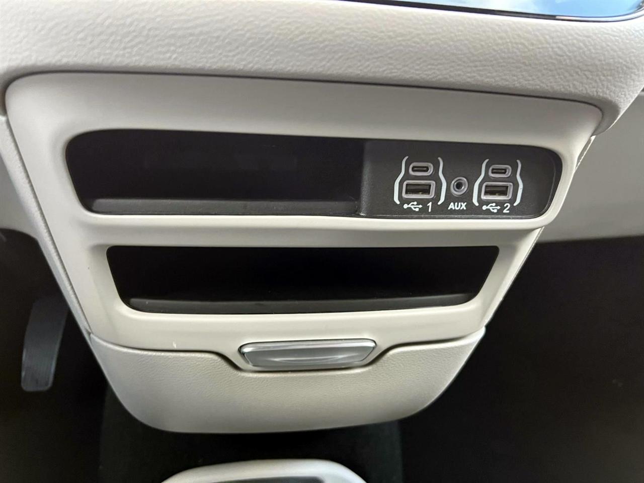 Chrysler Pacifica Touring L FWD 2024