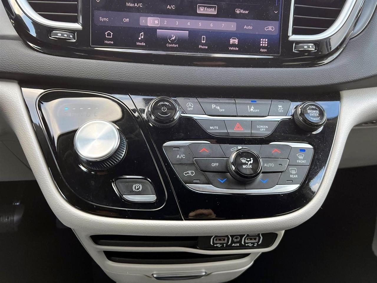 Chrysler Pacifica Touring L FWD 2024