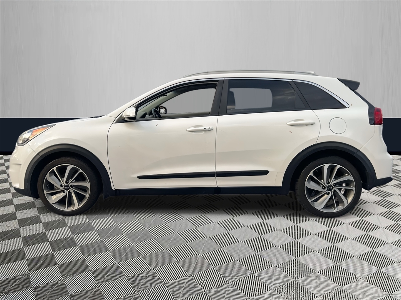 Kia Niro Touring FWD 2019
