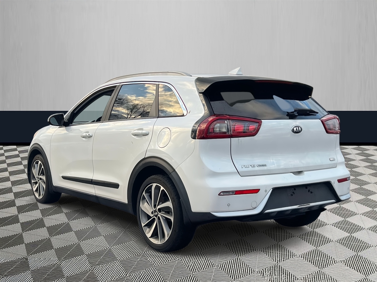 Kia Niro Touring FWD 2019