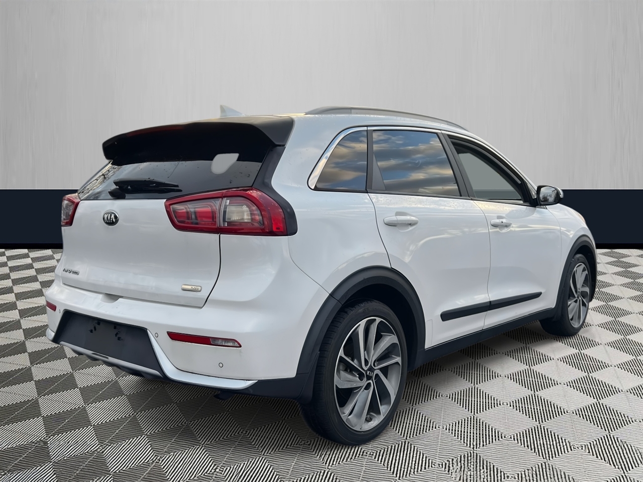 Kia Niro Touring FWD 2019