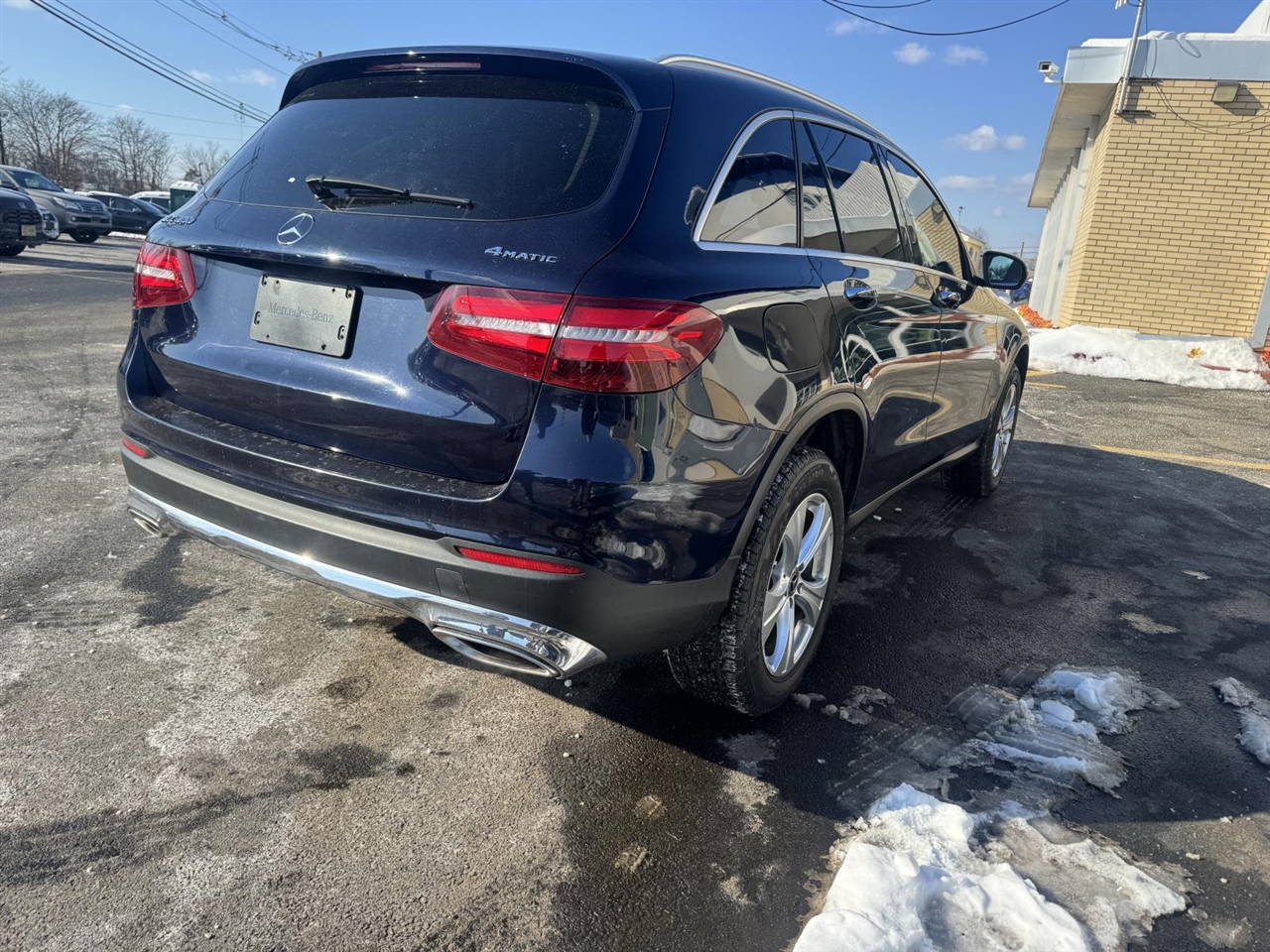 Mercedes-Benz GLC GLC 300 4MATIC SUV 2017
