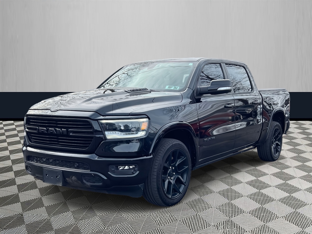 RAM 1500 Laramie 4x4 Crew Cab 5'7" Box 2021