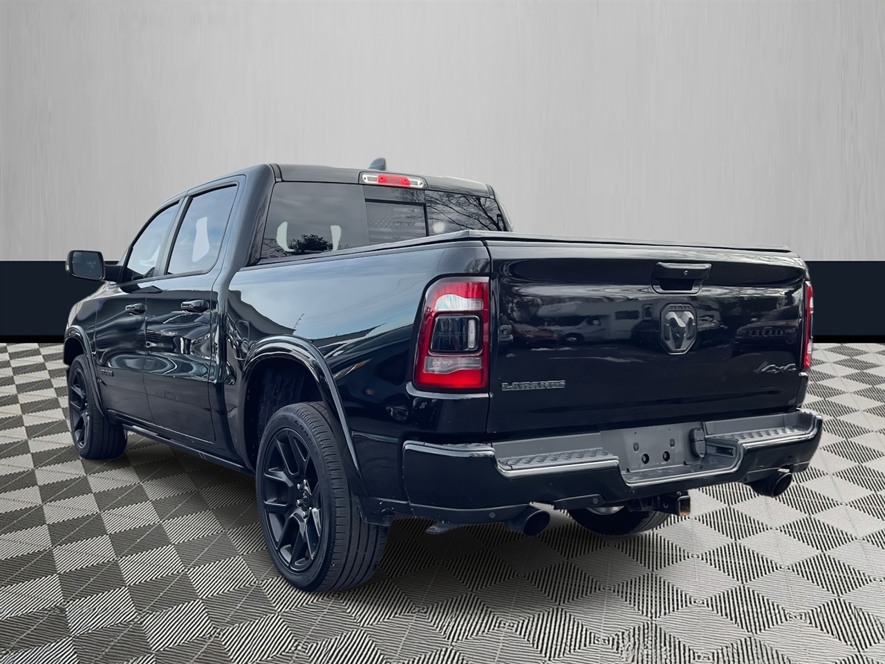 RAM 1500 Laramie 4x4 Crew Cab 5'7" Box 2021