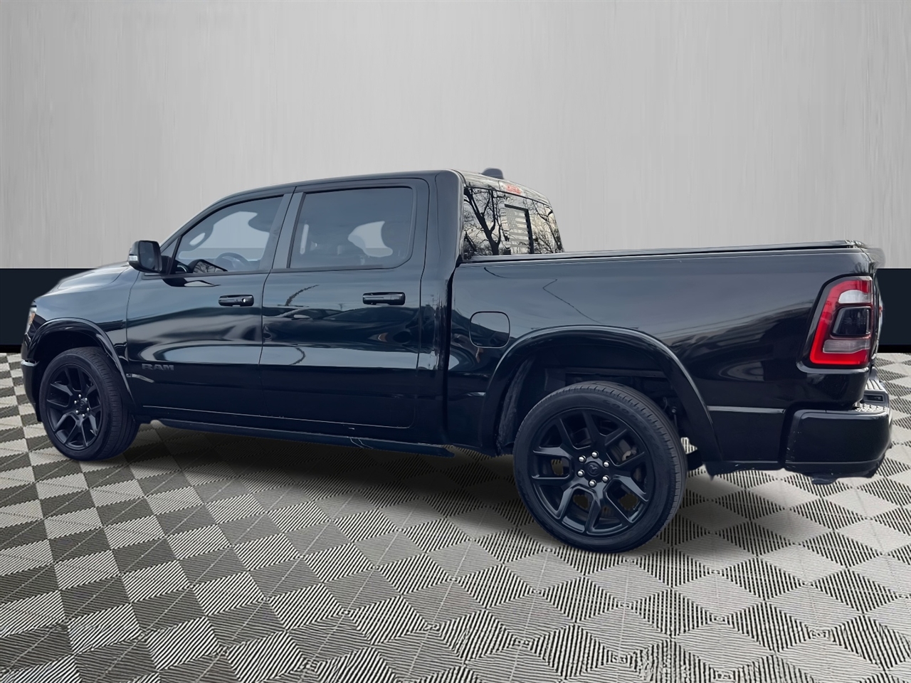 RAM 1500 Laramie 4x4 Crew Cab 5'7" Box 2021