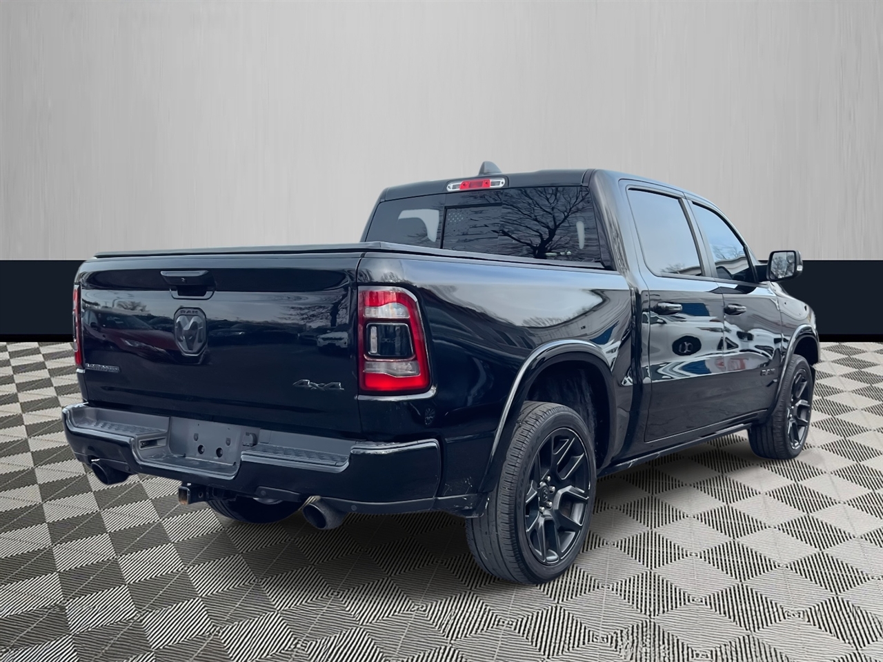 RAM 1500 Laramie 4x4 Crew Cab 5'7" Box 2021