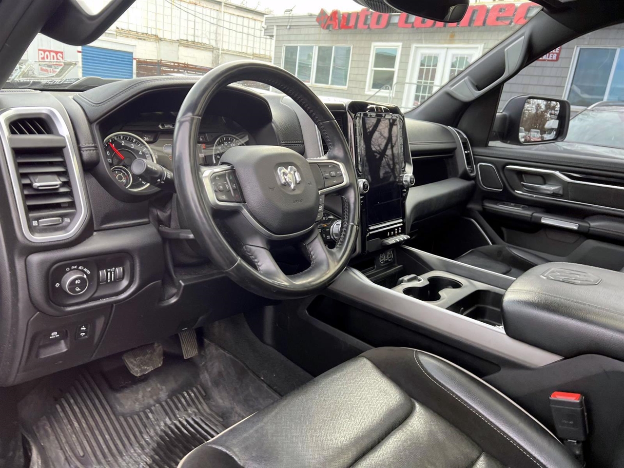 RAM 1500 Laramie 4x4 Crew Cab 5'7" Box 2021