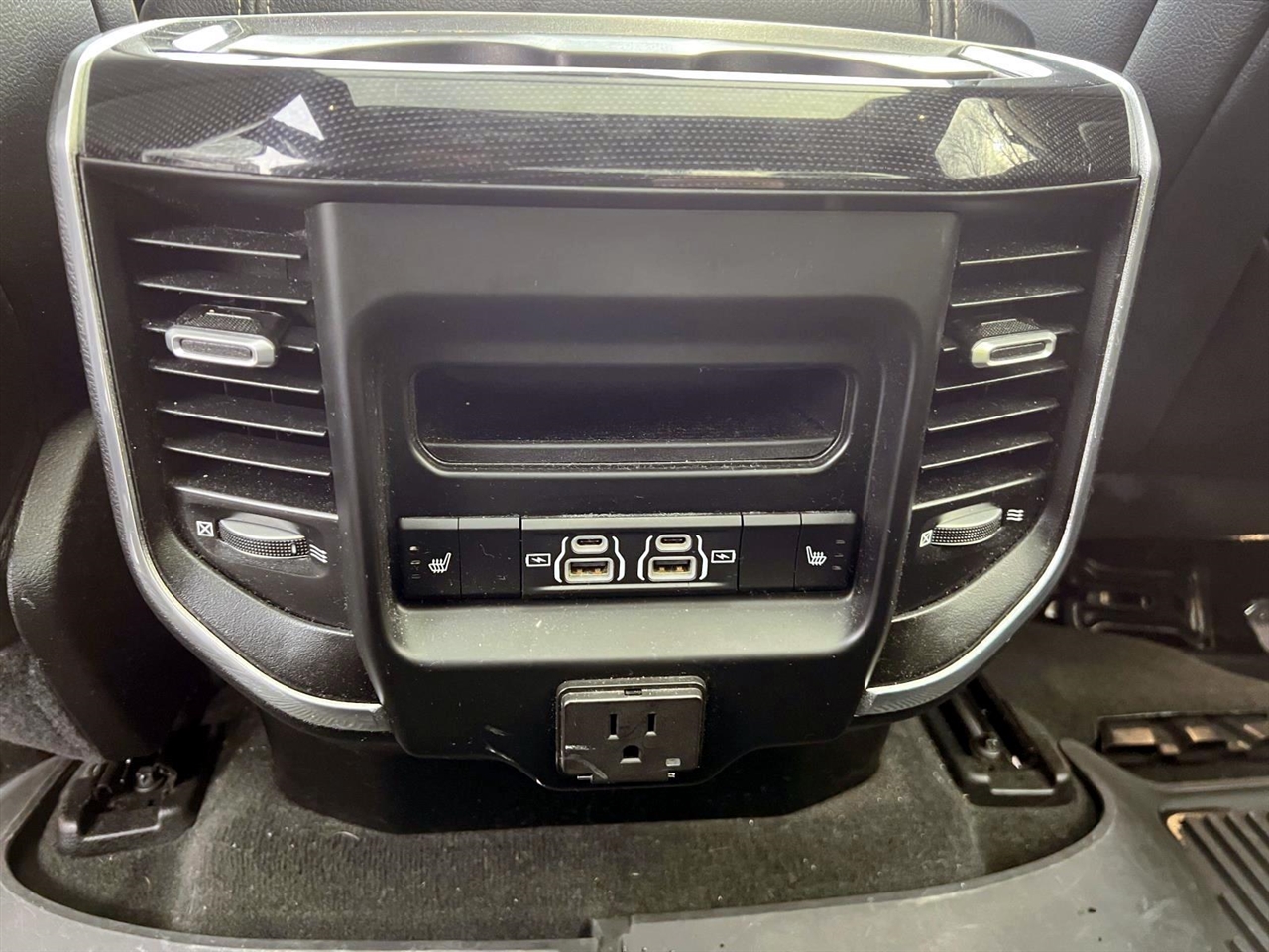 RAM 1500 Laramie 4x4 Crew Cab 5'7" Box 2021