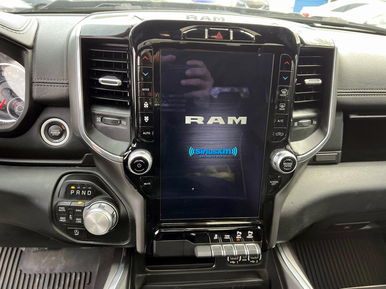 RAM 1500 Laramie 4x4 Crew Cab 5'7" Box 2021