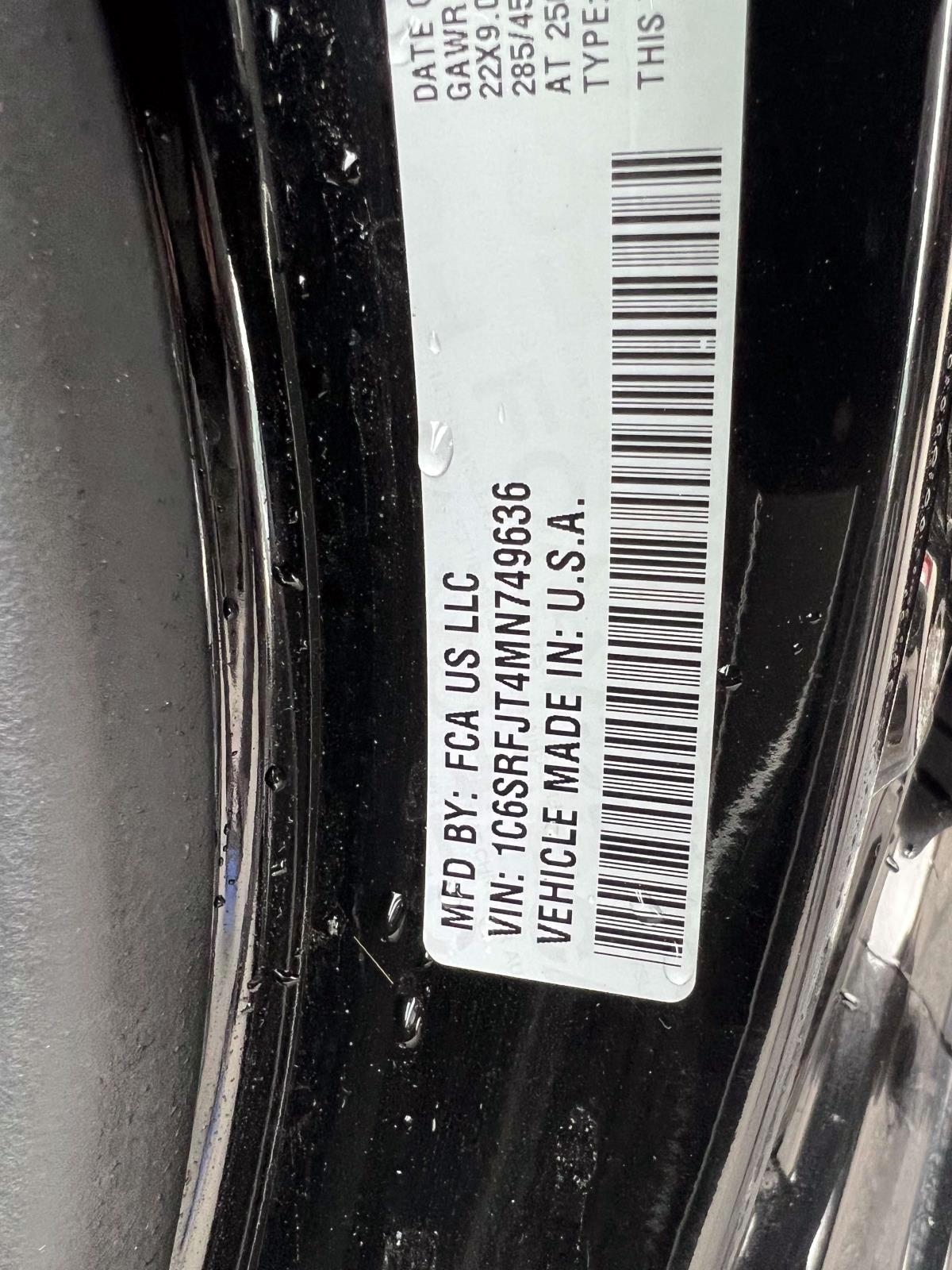 RAM 1500 Laramie 4x4 Crew Cab 5'7" Box 2021