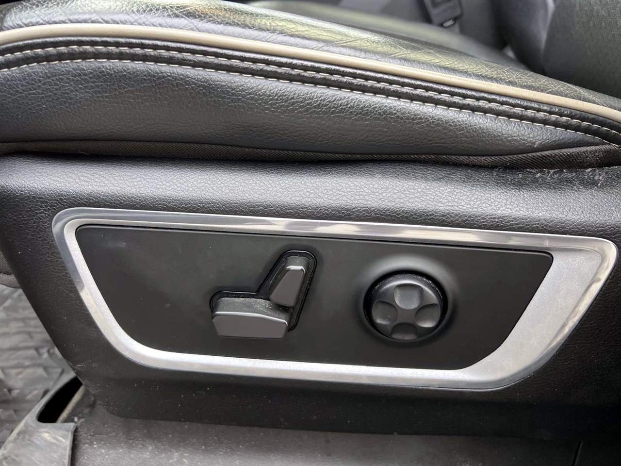 RAM 1500 Laramie 4x4 Crew Cab 5'7" Box 2021