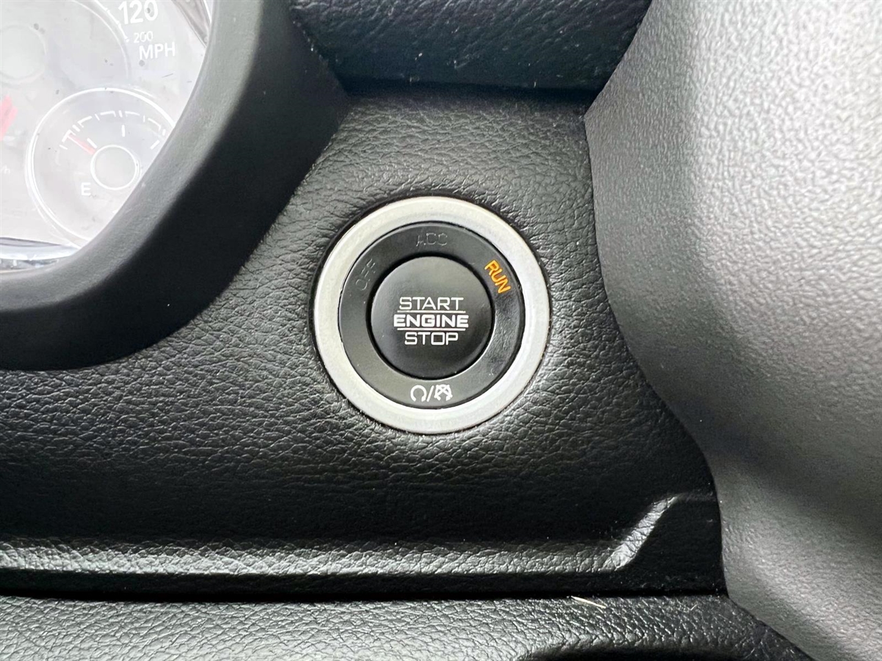 RAM 1500 Laramie 4x4 Crew Cab 5'7" Box 2021