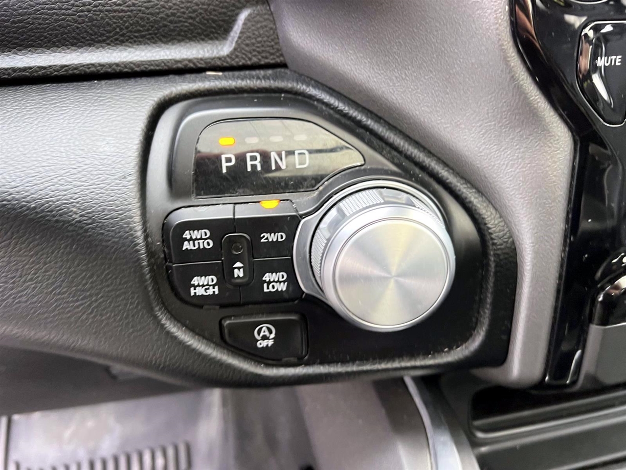 RAM 1500 Laramie 4x4 Crew Cab 5'7" Box 2021