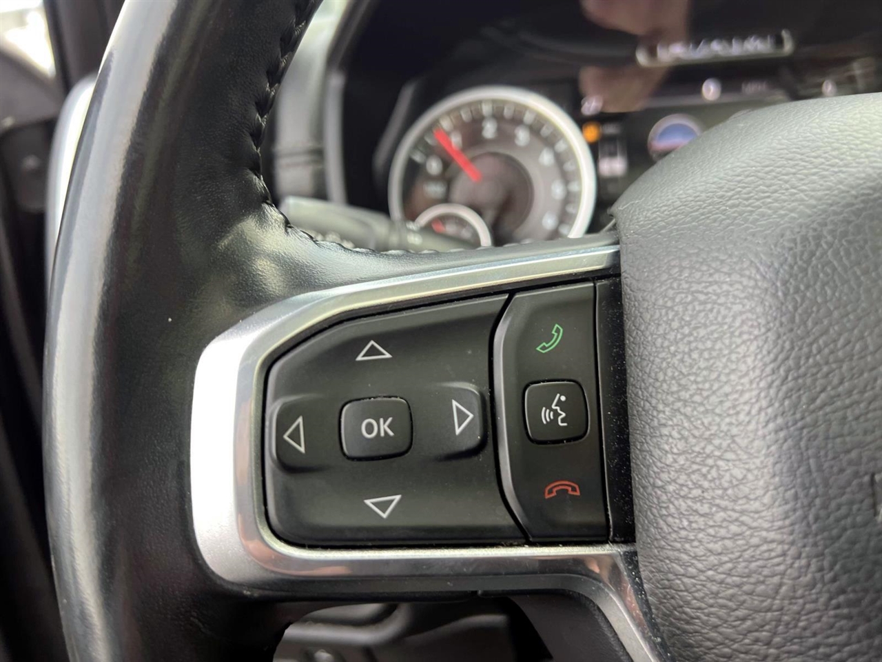 RAM 1500 Laramie 4x4 Crew Cab 5'7" Box 2021