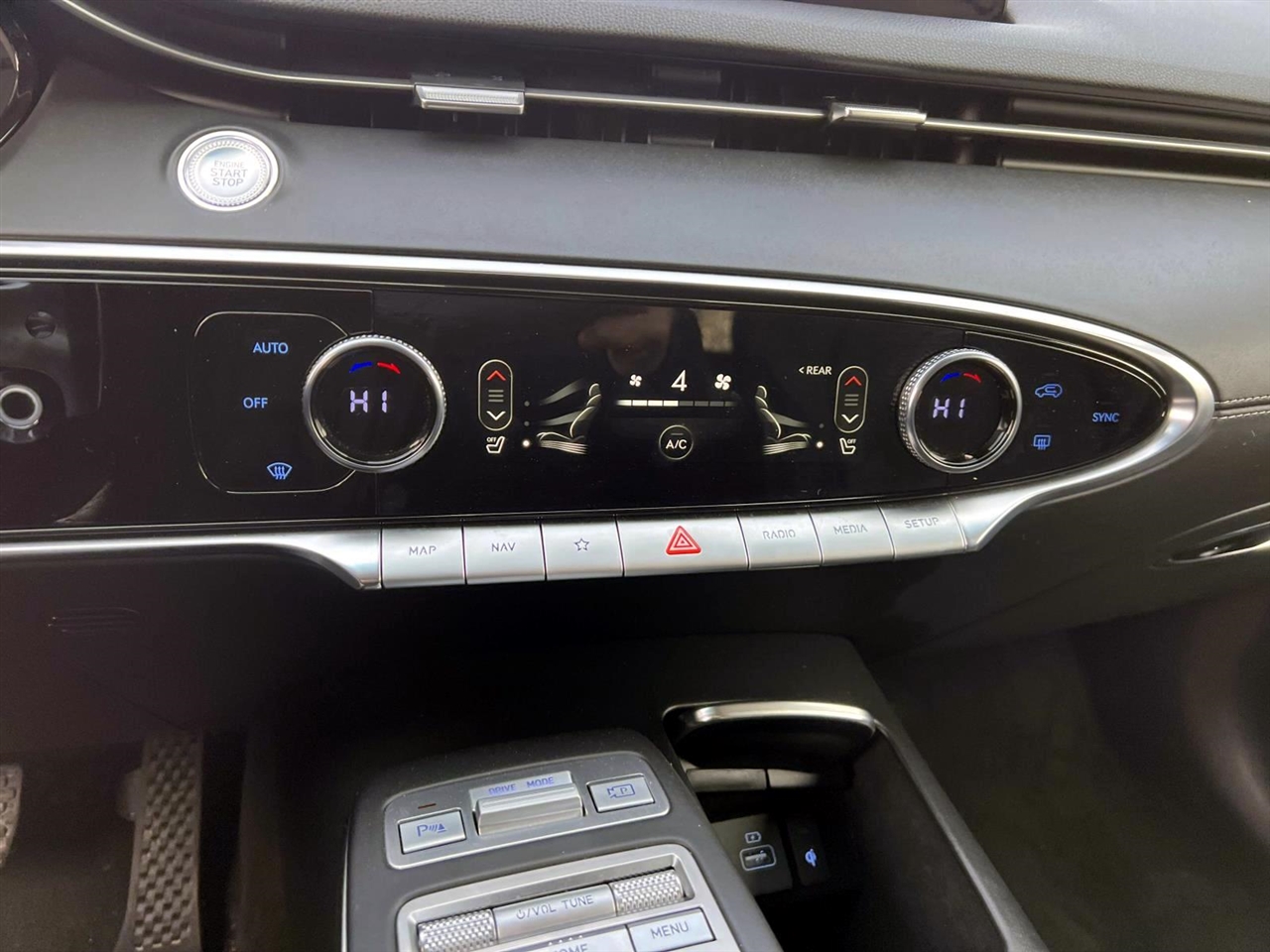 Genesis GV70 2.5T AWD 2025