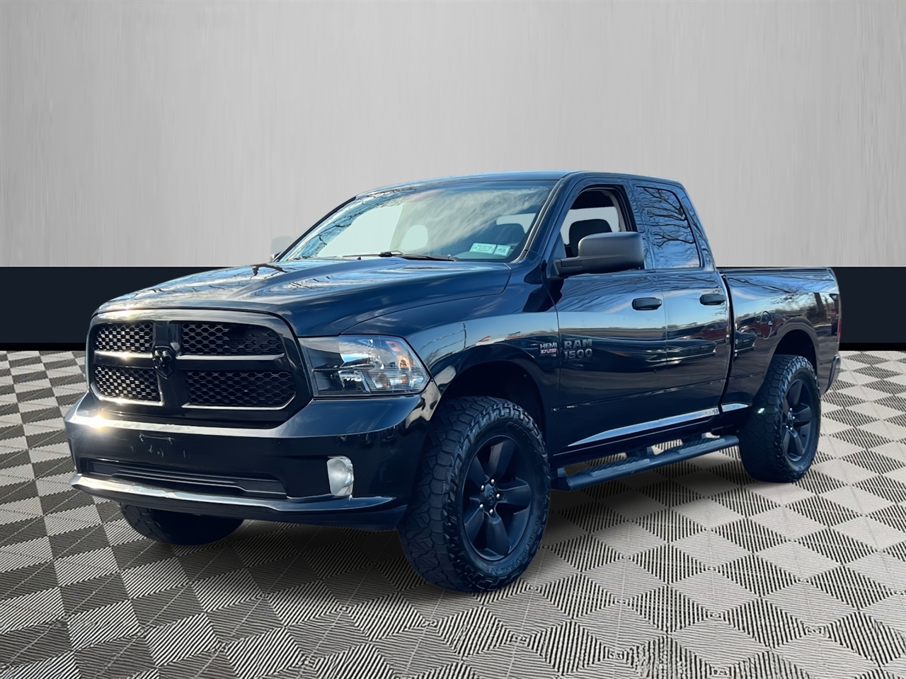 RAM 1500 Express 4x4 Quad Cab 6'4" Box 2018