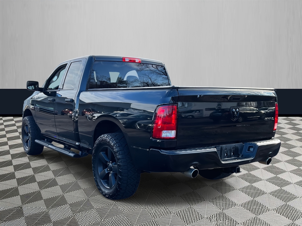 RAM 1500 Express 4x4 Quad Cab 6'4" Box 2018