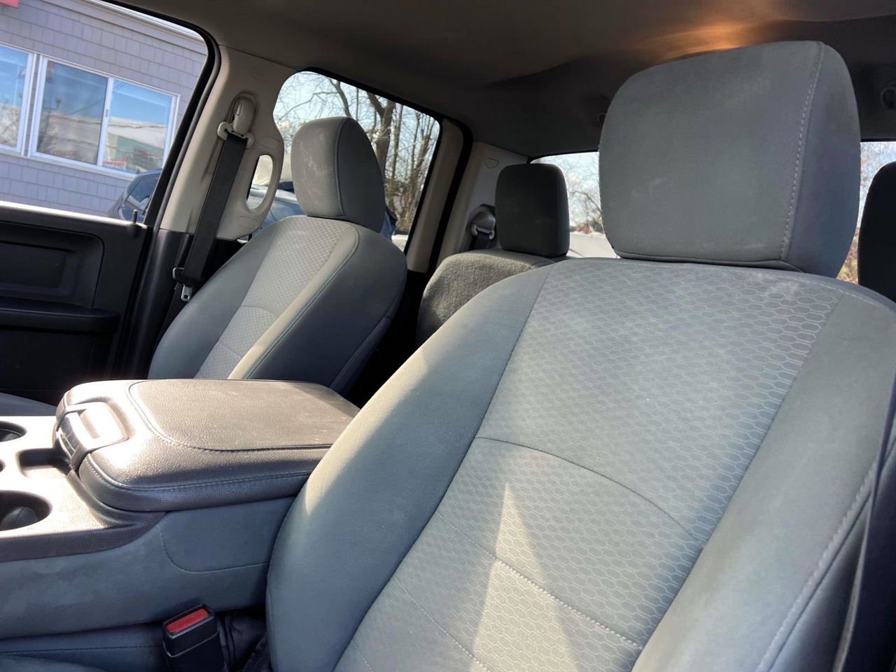 RAM 1500 Express 4x4 Quad Cab 6'4" Box 2018