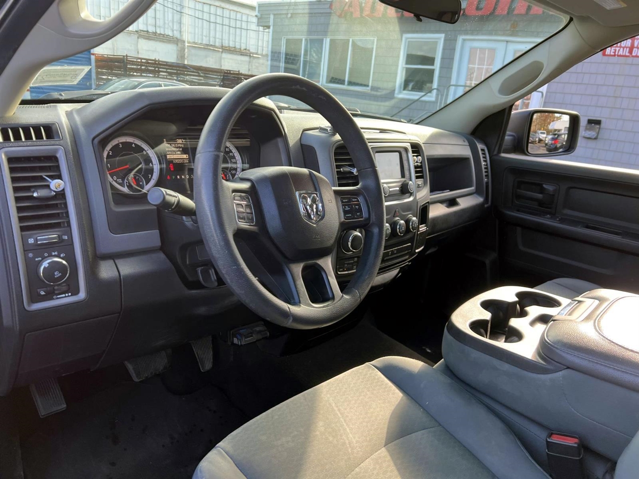 RAM 1500 Express 4x4 Quad Cab 6'4" Box 2018