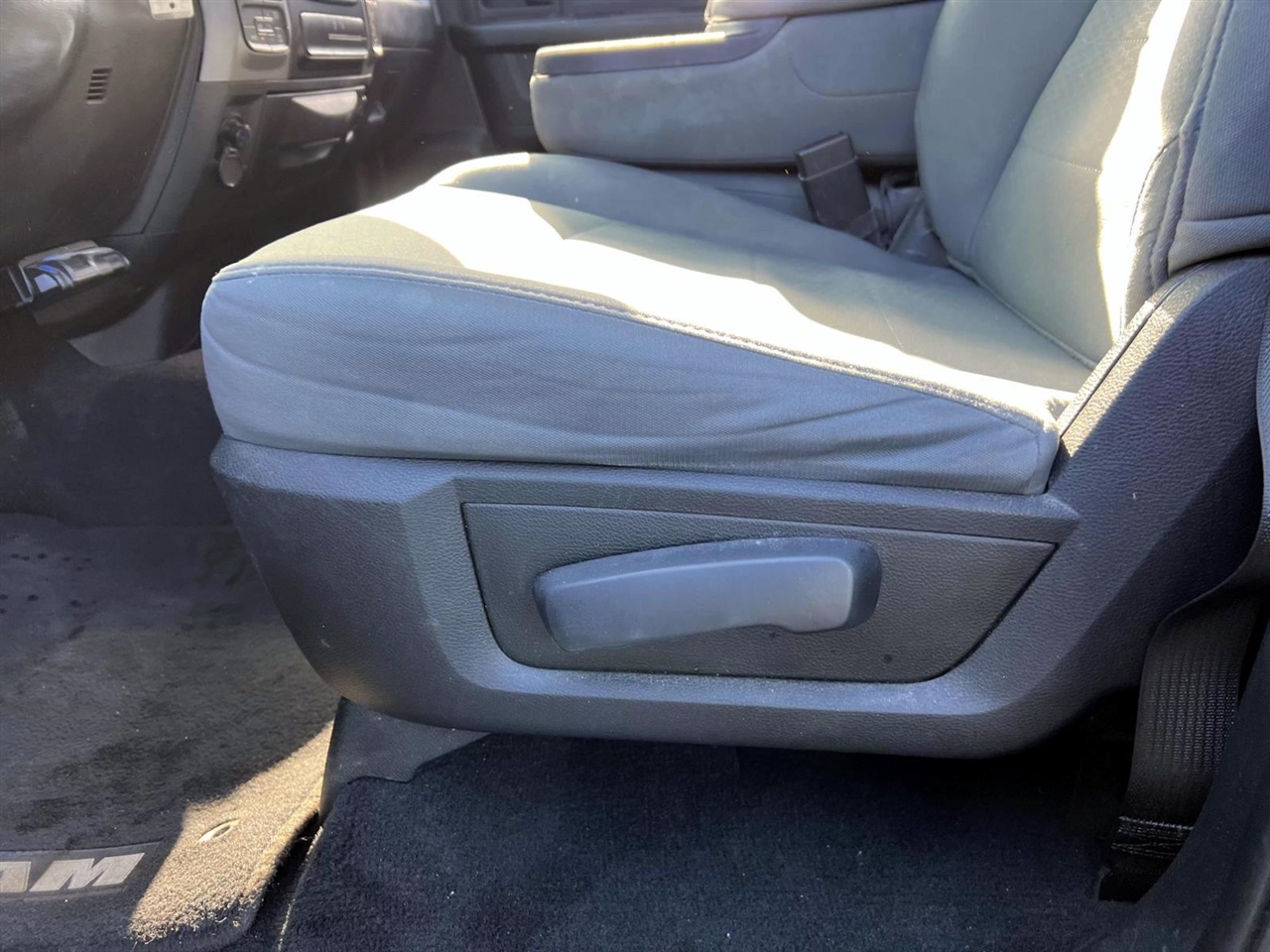 RAM 1500 Express 4x4 Quad Cab 6'4" Box 2018