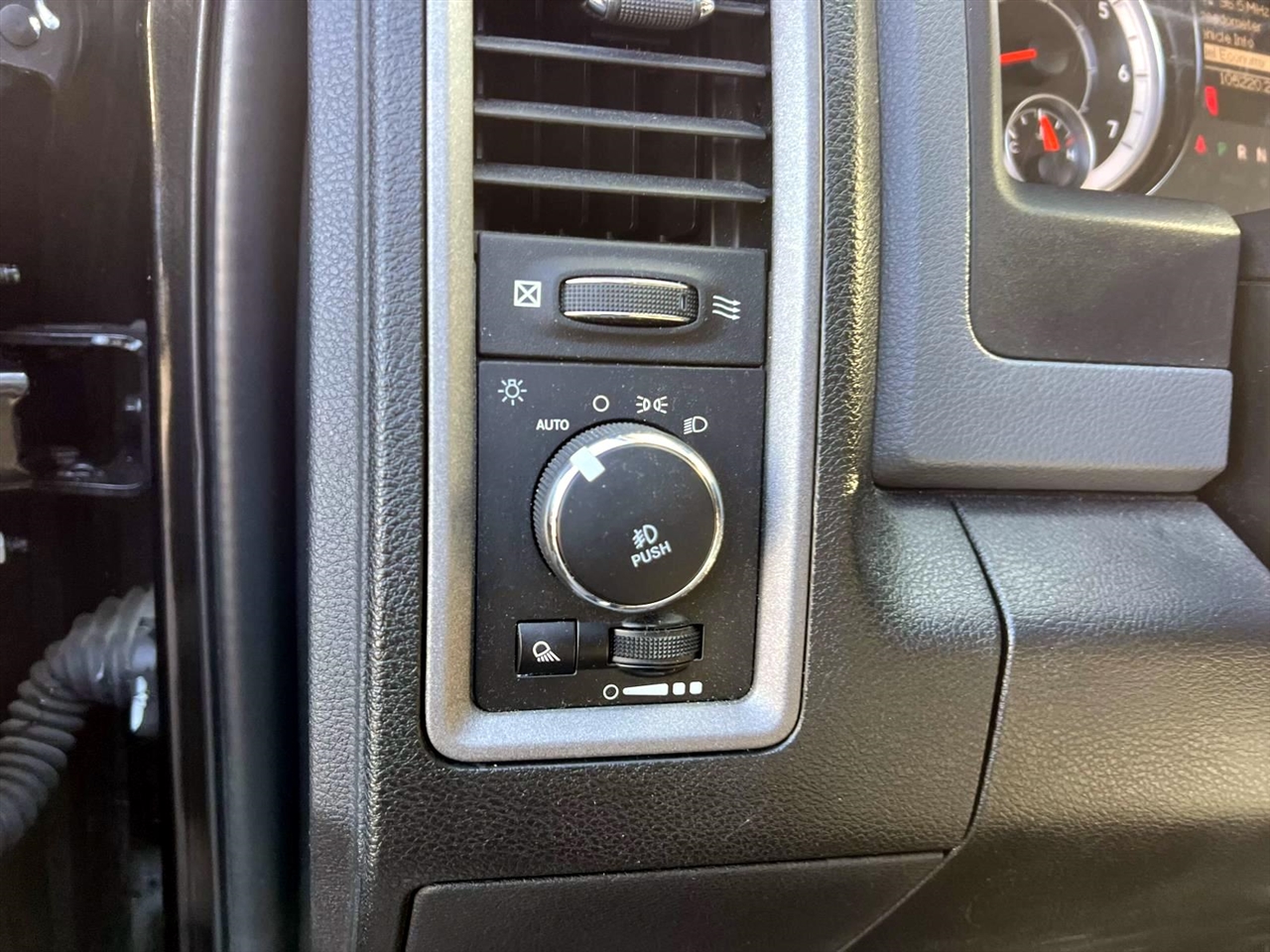 RAM 1500 Express 4x4 Quad Cab 6'4" Box 2018