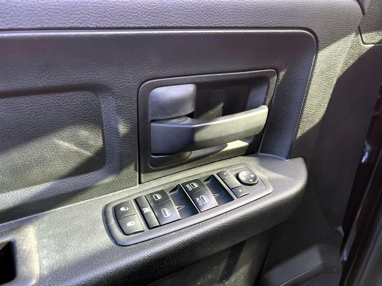 RAM 1500 Express 4x4 Quad Cab 6'4" Box 2018