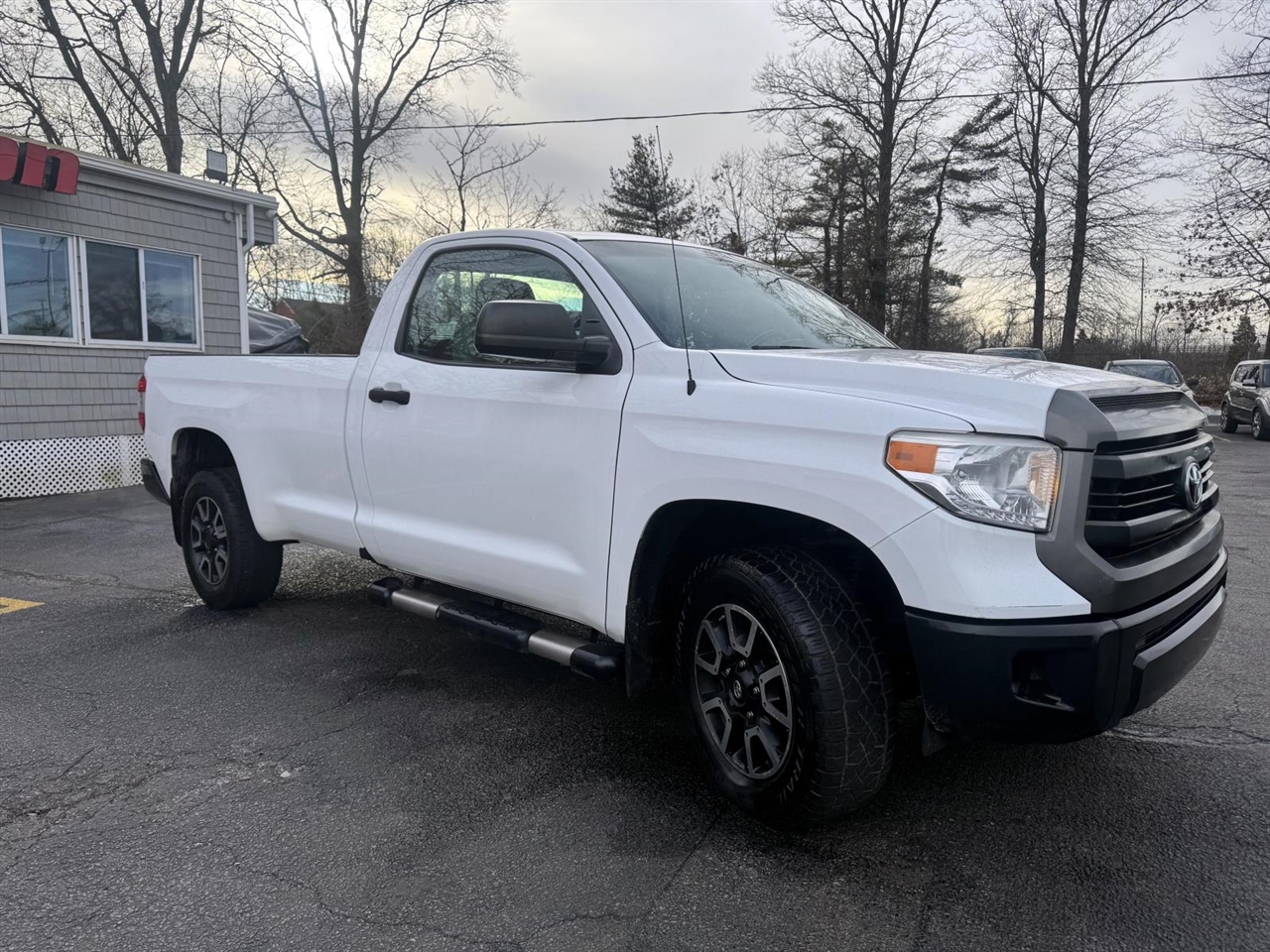 Toyota Tundra 4WD SR Reg Cab 8.1' Bed 5.7L FFV (Natl) *Ltd Avail* 2017