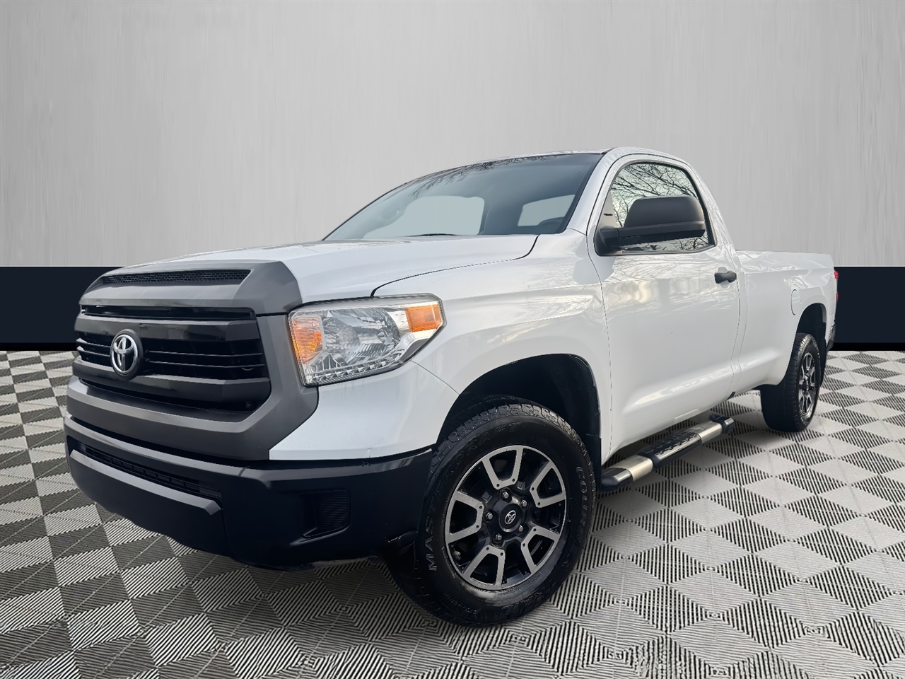 Toyota Tundra 4WD SR Reg Cab 8.1' Bed 5.7L FFV (Natl) *Ltd Avail* 2017