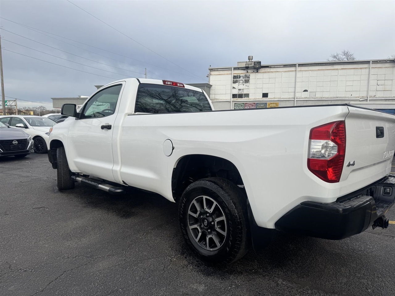 Toyota Tundra 4WD SR Reg Cab 8.1' Bed 5.7L FFV (Natl) *Ltd Avail* 2017