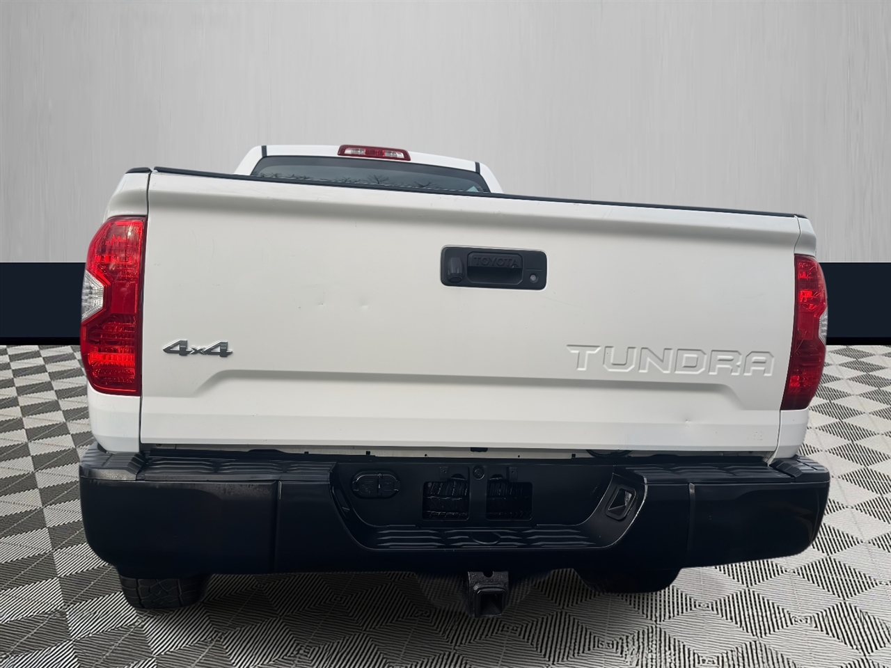 Toyota Tundra 4WD SR Reg Cab 8.1' Bed 5.7L FFV (Natl) *Ltd Avail* 2017