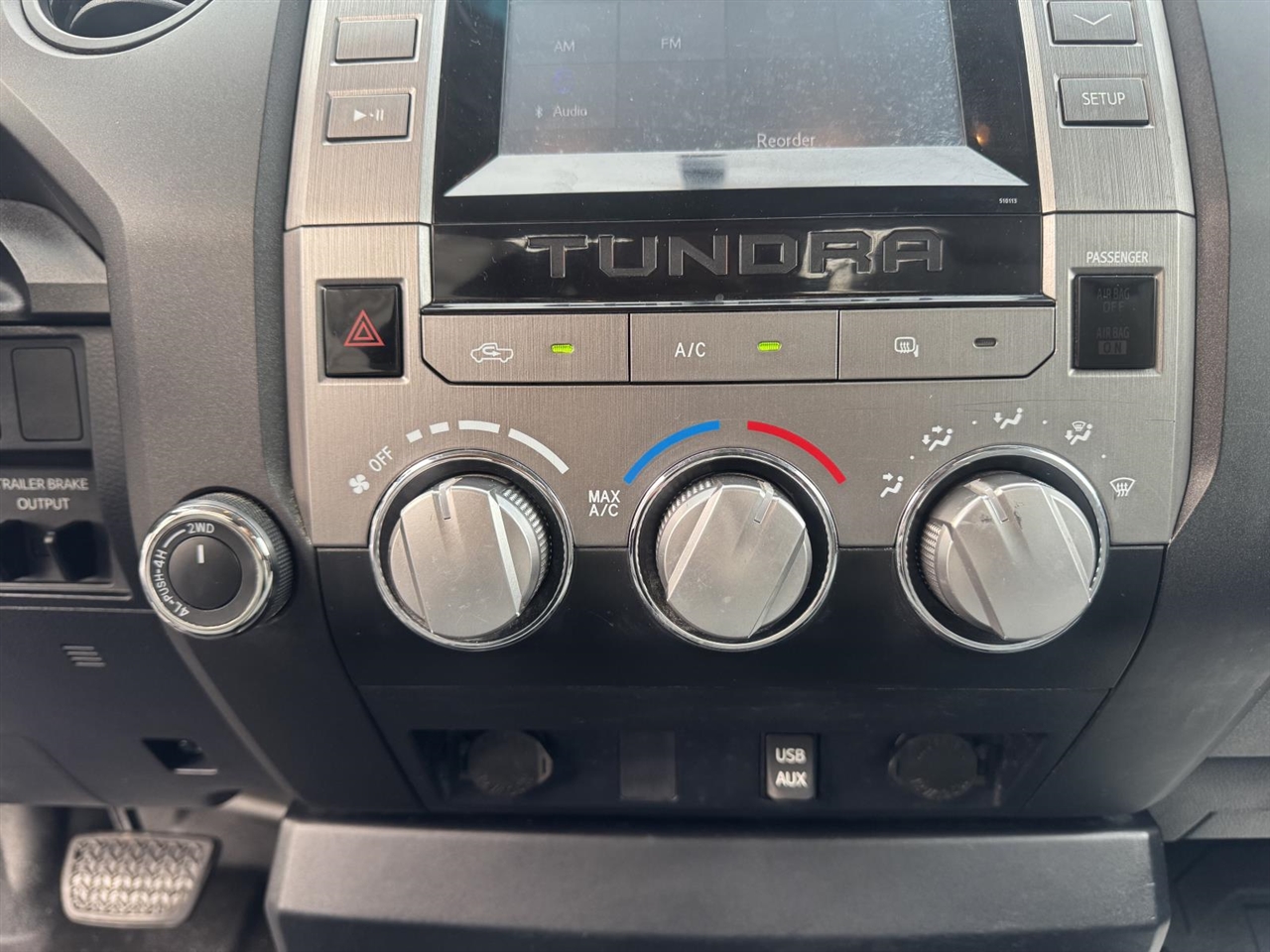 Toyota Tundra 4WD SR Reg Cab 8.1' Bed 5.7L FFV (Natl) *Ltd Avail* 2017