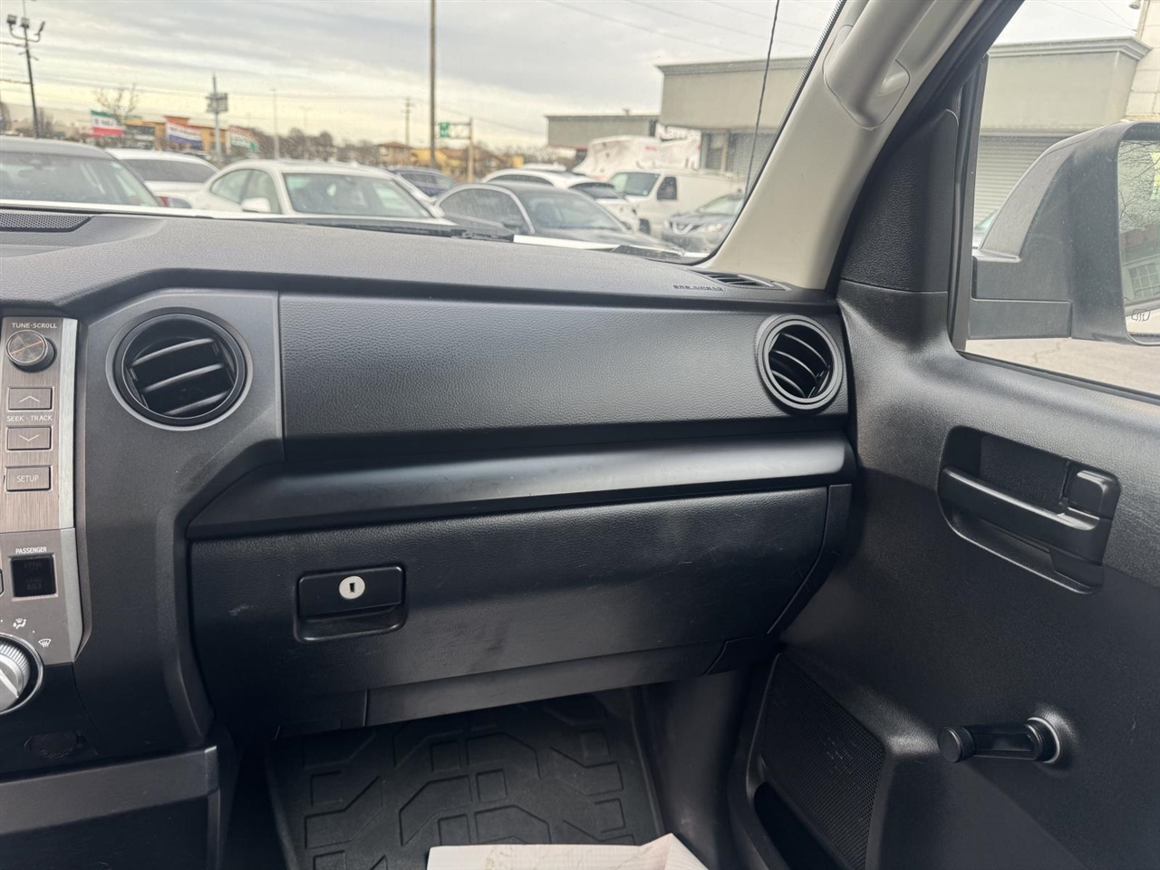 Toyota Tundra 4WD SR Reg Cab 8.1' Bed 5.7L FFV (Natl) *Ltd Avail* 2017