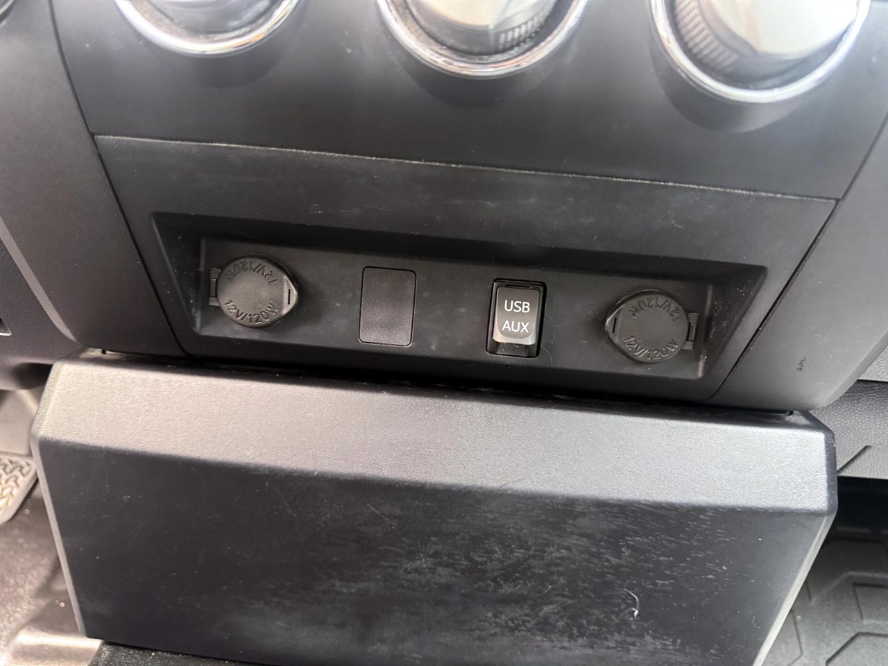 Toyota Tundra 4WD SR Reg Cab 8.1' Bed 5.7L FFV (Natl) *Ltd Avail* 2017