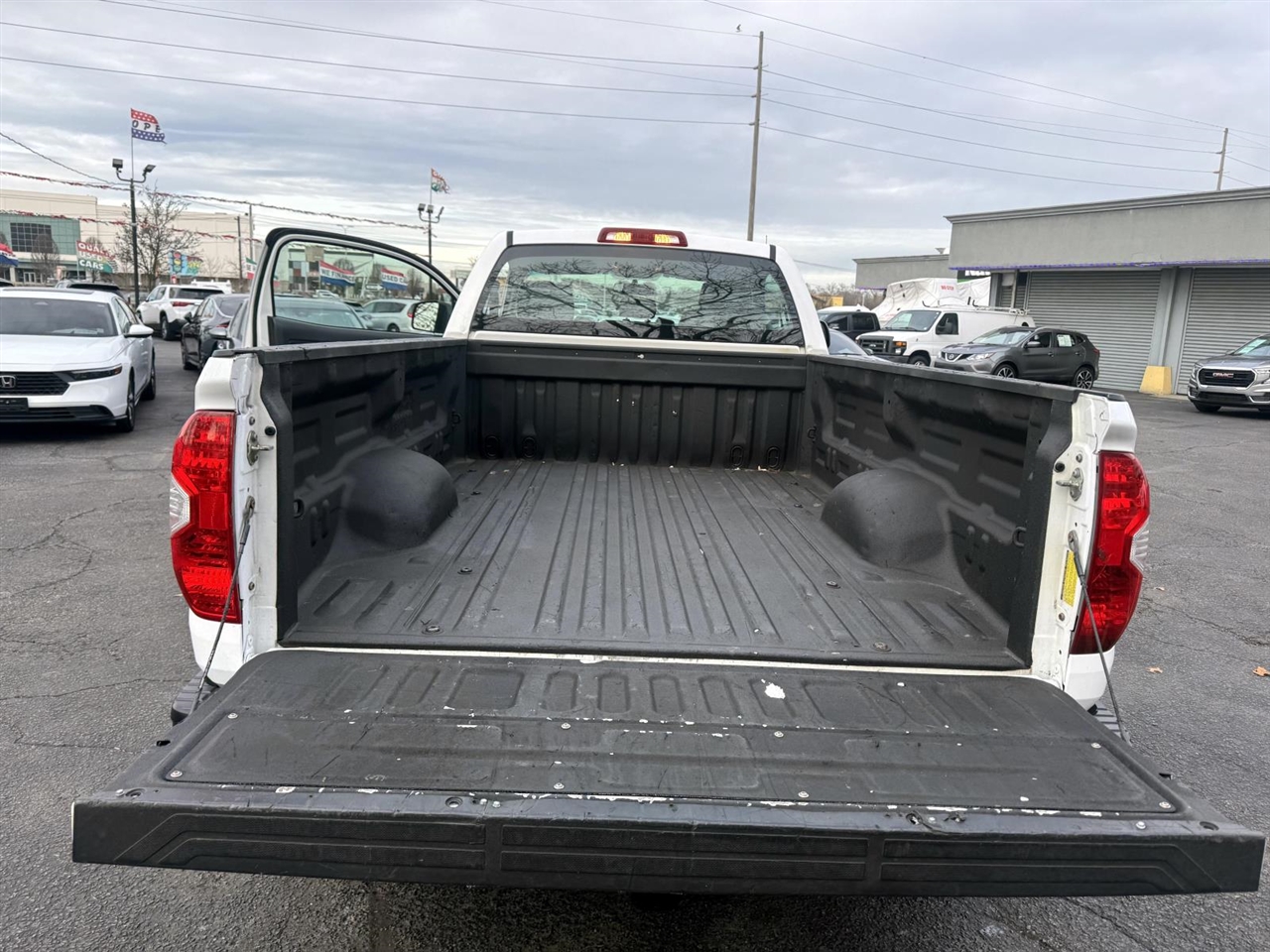 Toyota Tundra 4WD SR Reg Cab 8.1' Bed 5.7L FFV (Natl) *Ltd Avail* 2017