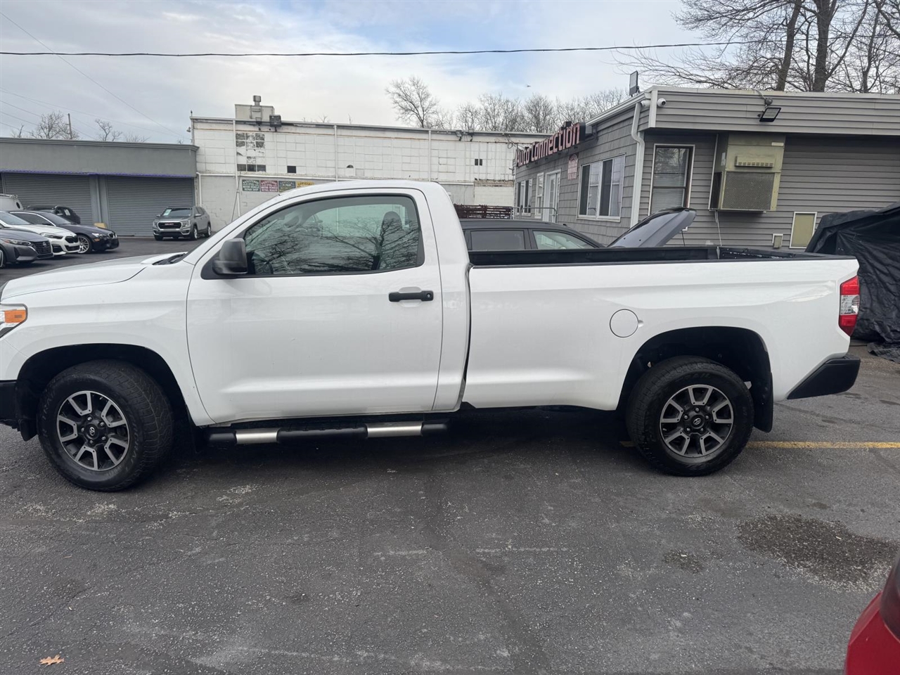 Toyota Tundra 4WD SR Reg Cab 8.1' Bed 5.7L FFV (Natl) *Ltd Avail* 2017