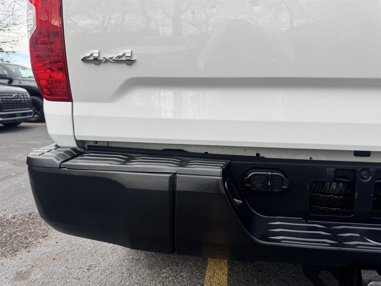 Toyota Tundra 4WD SR Reg Cab 8.1' Bed 5.7L FFV (Natl) *Ltd Avail* 2017