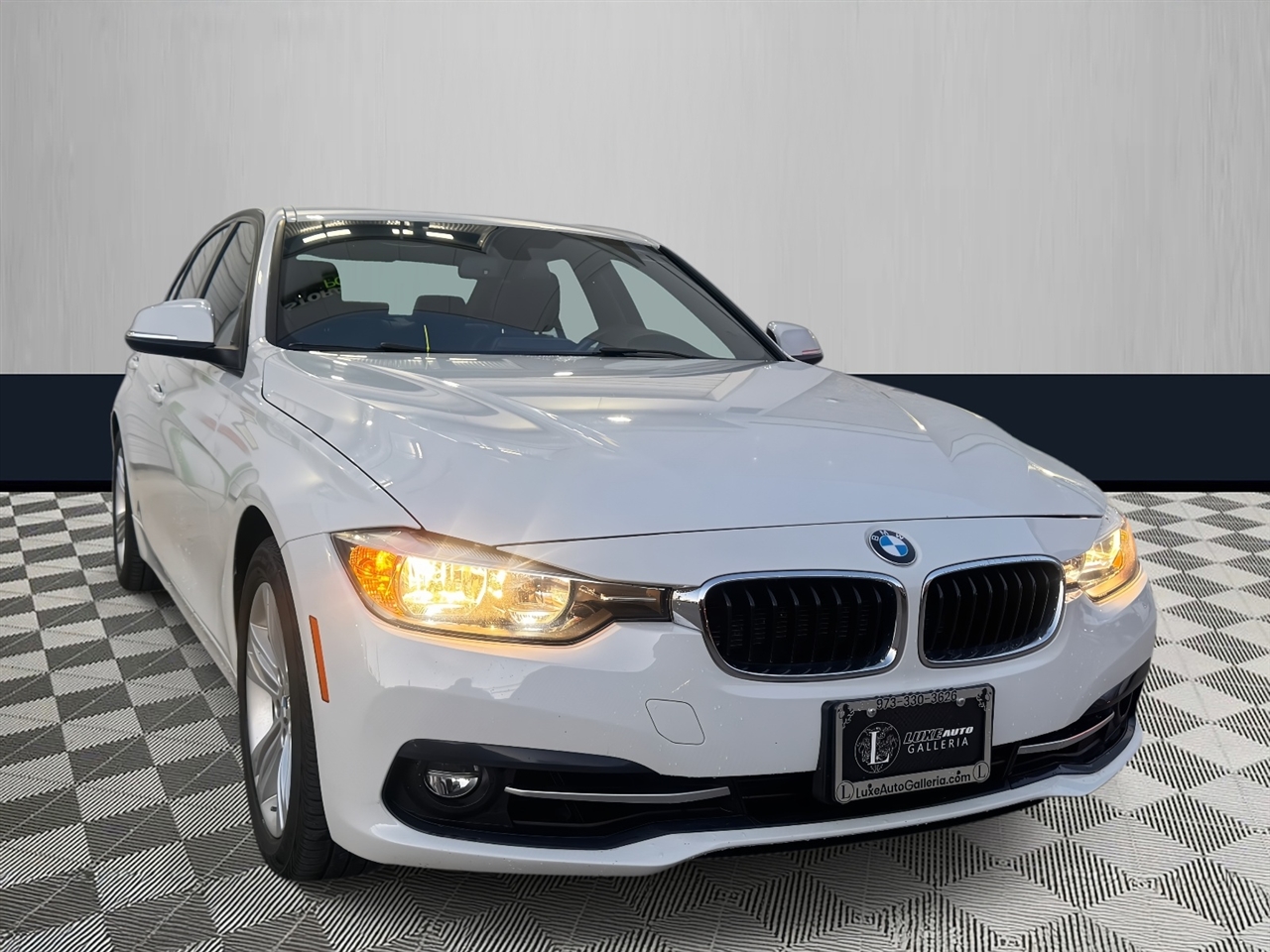 BMW 3 Series 4dr Sdn 328i xDrive AWD SULEV 2016