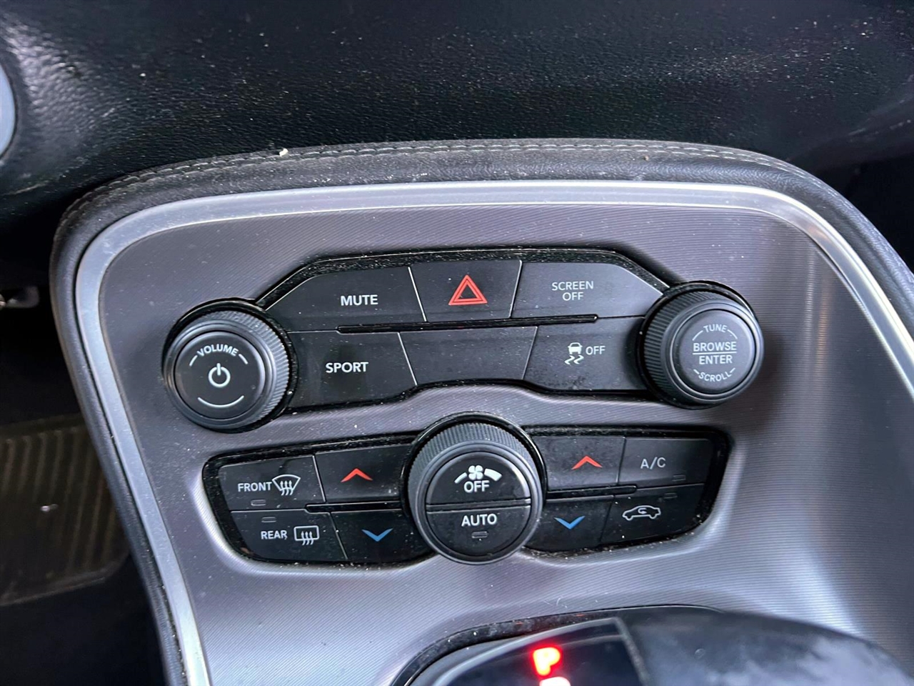 Dodge Challenger SXT RWD 2019