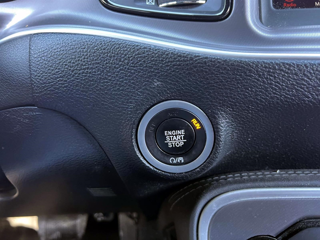 Dodge Challenger SXT RWD 2019