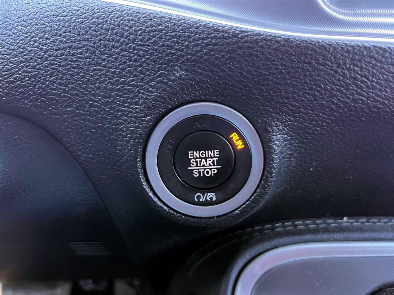 Dodge Challenger SXT RWD 2019