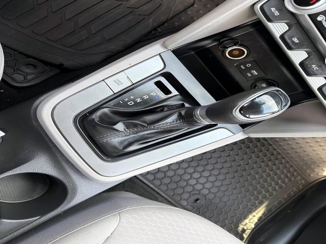 Hyundai Elantra SEL IVT SULEV 2020